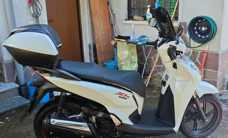 Honda SH 300 i ABS (2016 - 20) (4)