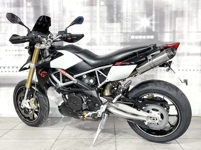 Aprilia Dorsoduro 750 (2009 - 14) (2)