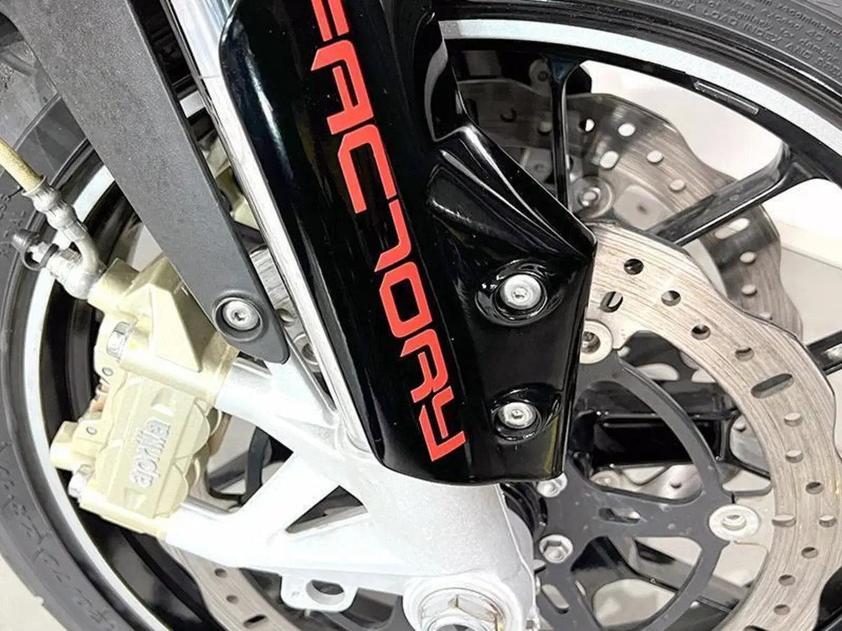 Aprilia Dorsoduro 750 (2009 - 14) (4)
