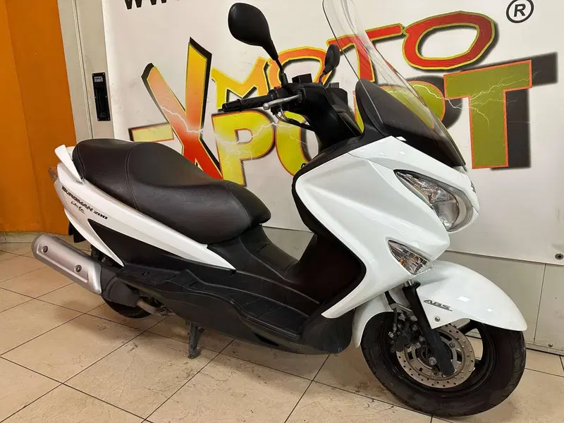 Suzuki Burgman UH 200 (2017 - 20) (2)