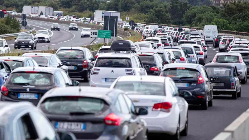 Ponte del 25 aprile e 1&deg; maggio: Anas stima 95 milioni di veicoli sulle strade