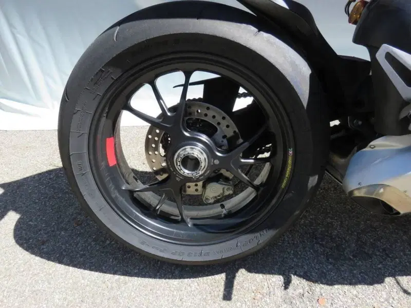 Ducati Panigale V4 S (2022 - 24) (12)