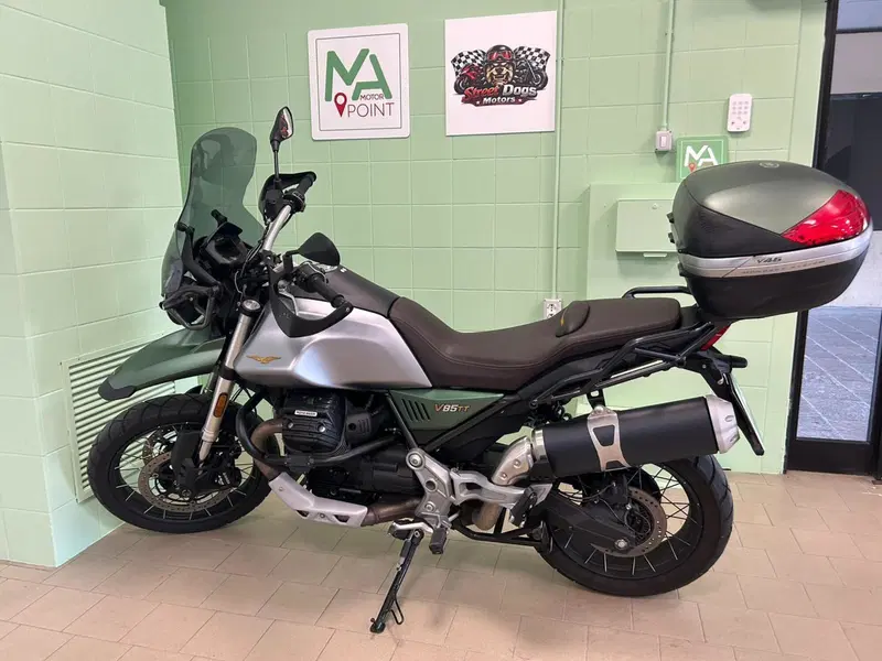 Moto Guzzi V85 TT Centenario (2021 - 22) (2)