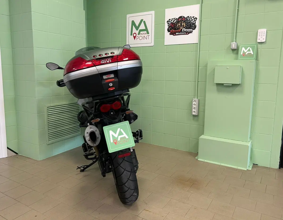 Moto Guzzi V85 TT Centenario (2021 - 22) (5)
