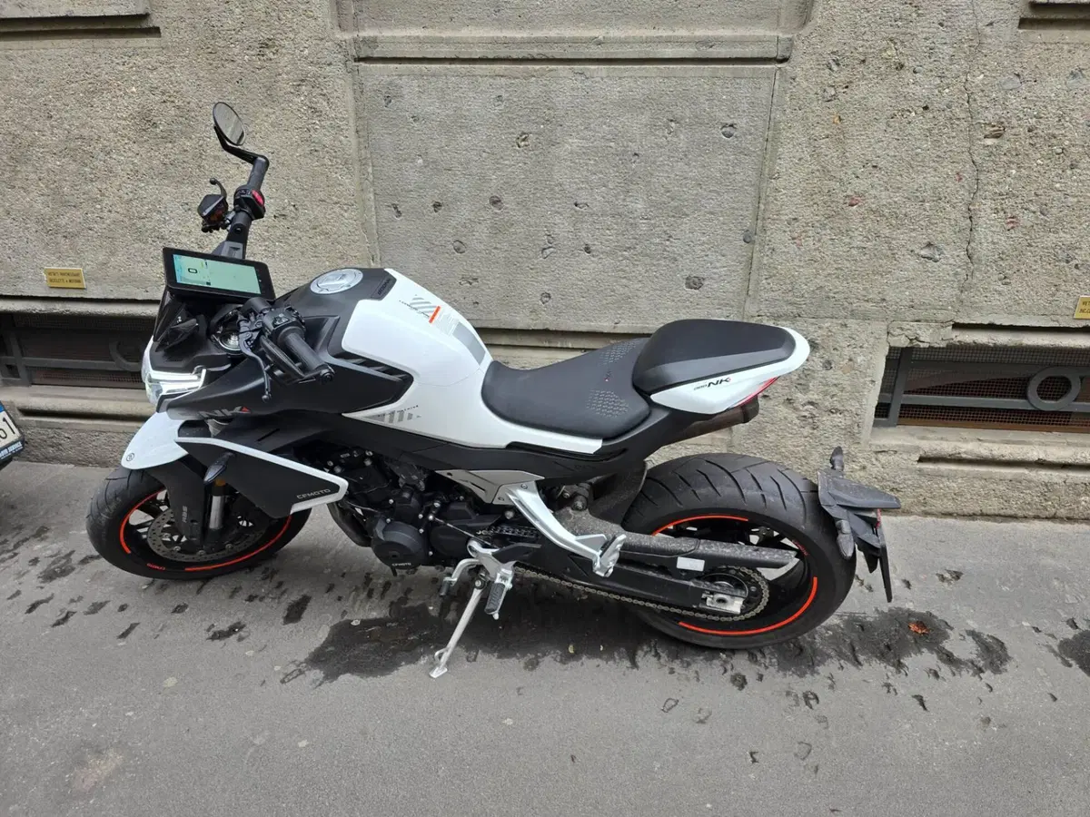 CFMOTO 800NK Advanced (2023 - 26) (4)