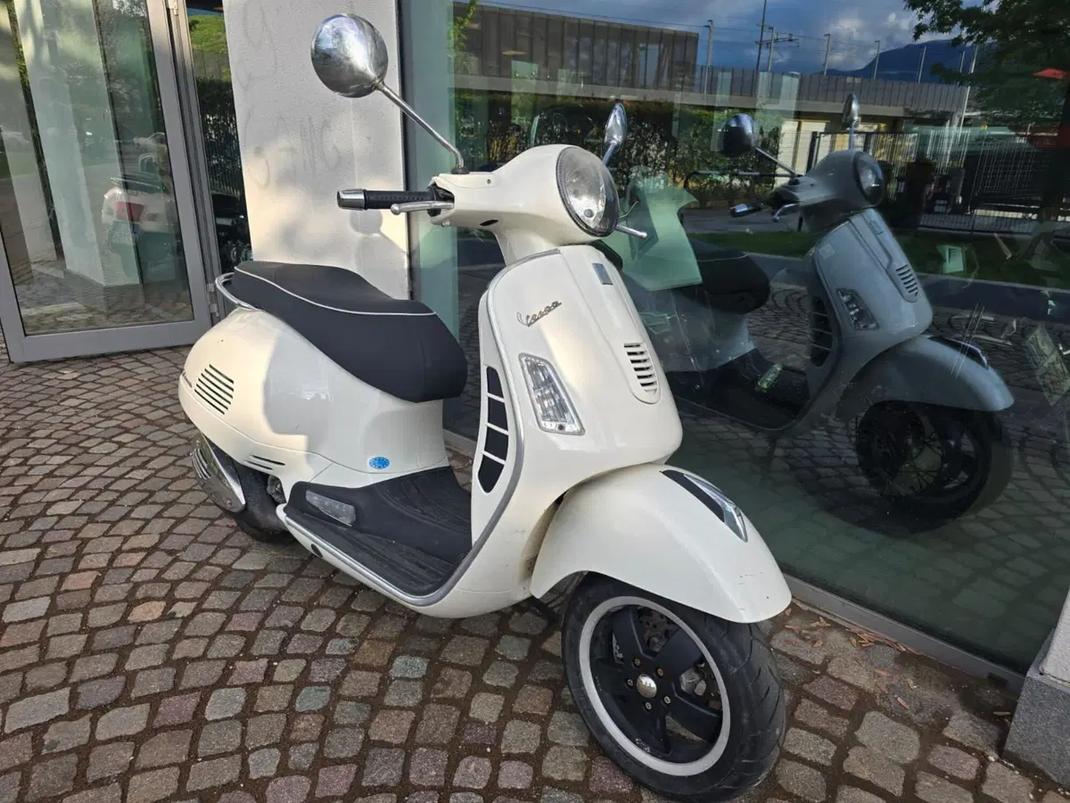 Vespa GTS 300 (2010 - 14) (3)