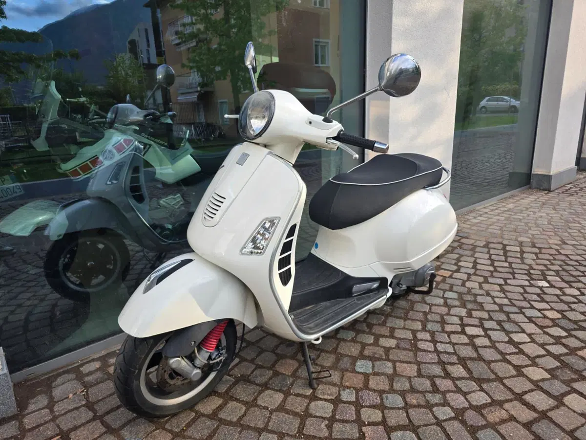 Vespa GTS 300 (2010 - 14) (4)