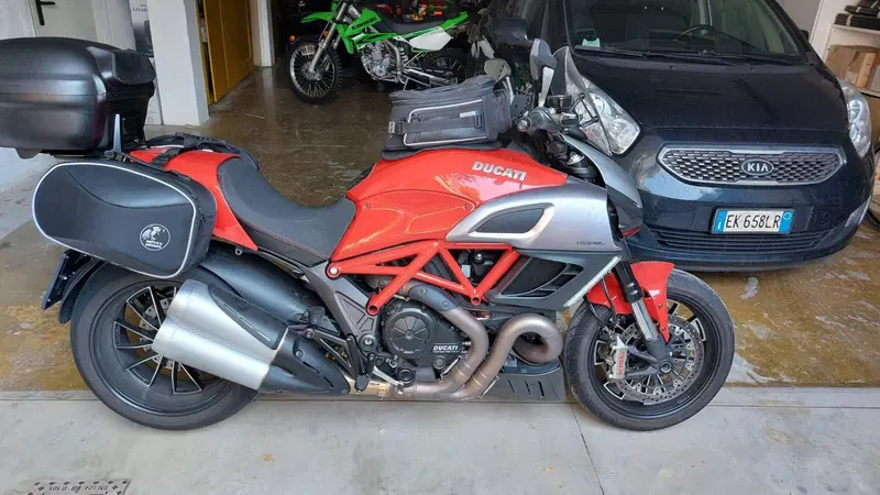 Ducati Diavel 1200 (2010 - 13) (4)