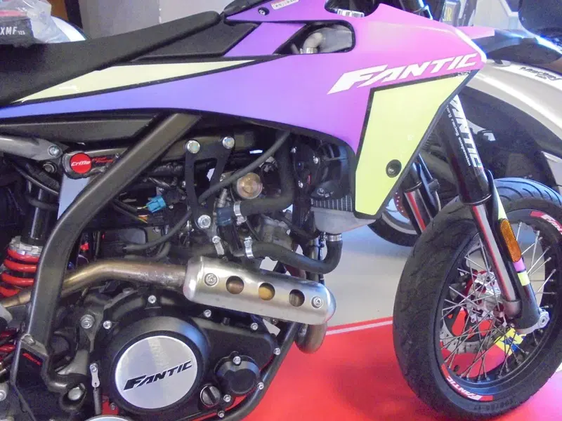 Fantic Motor Motard 125 Performance 4t (2020) (2)