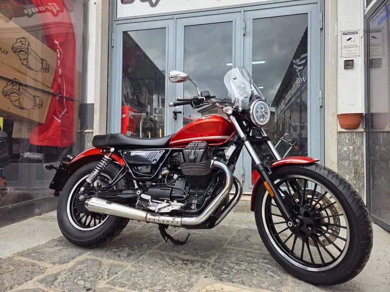 Moto Guzzi V9 Roamer (2016 - 18) (7)