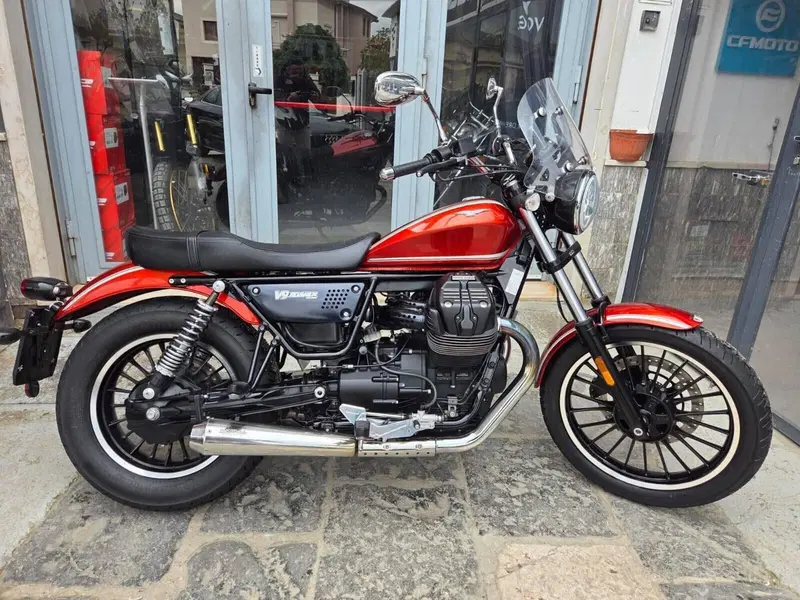 Moto Guzzi V9 Roamer (2016 - 18) (8)