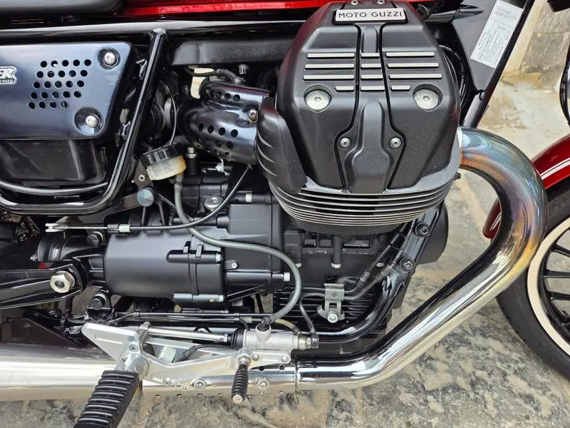 Moto Guzzi V9 Roamer (2016 - 18) (15)