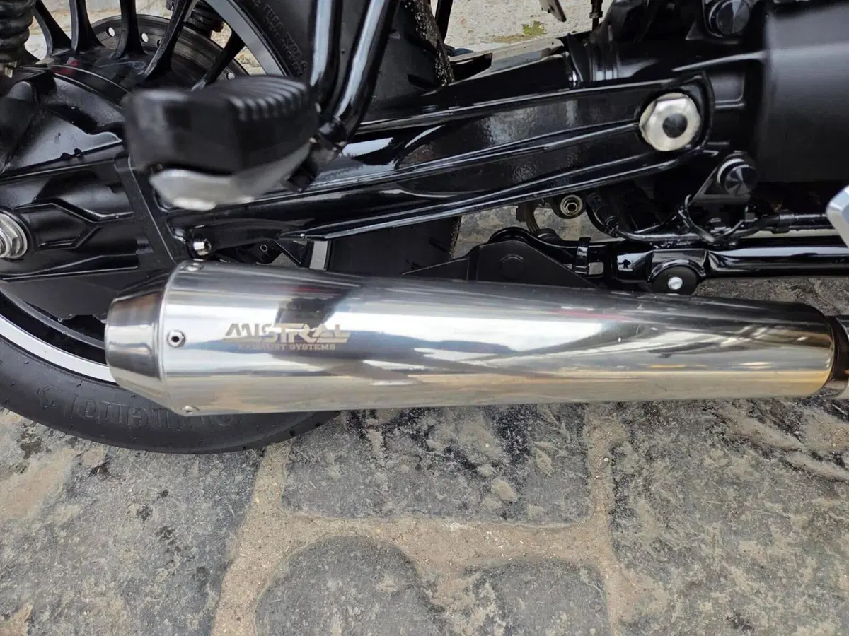 Moto Guzzi V9 Roamer (2016 - 18) (16)