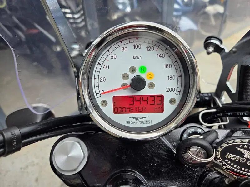 Moto Guzzi V9 Roamer (2016 - 18) (18)