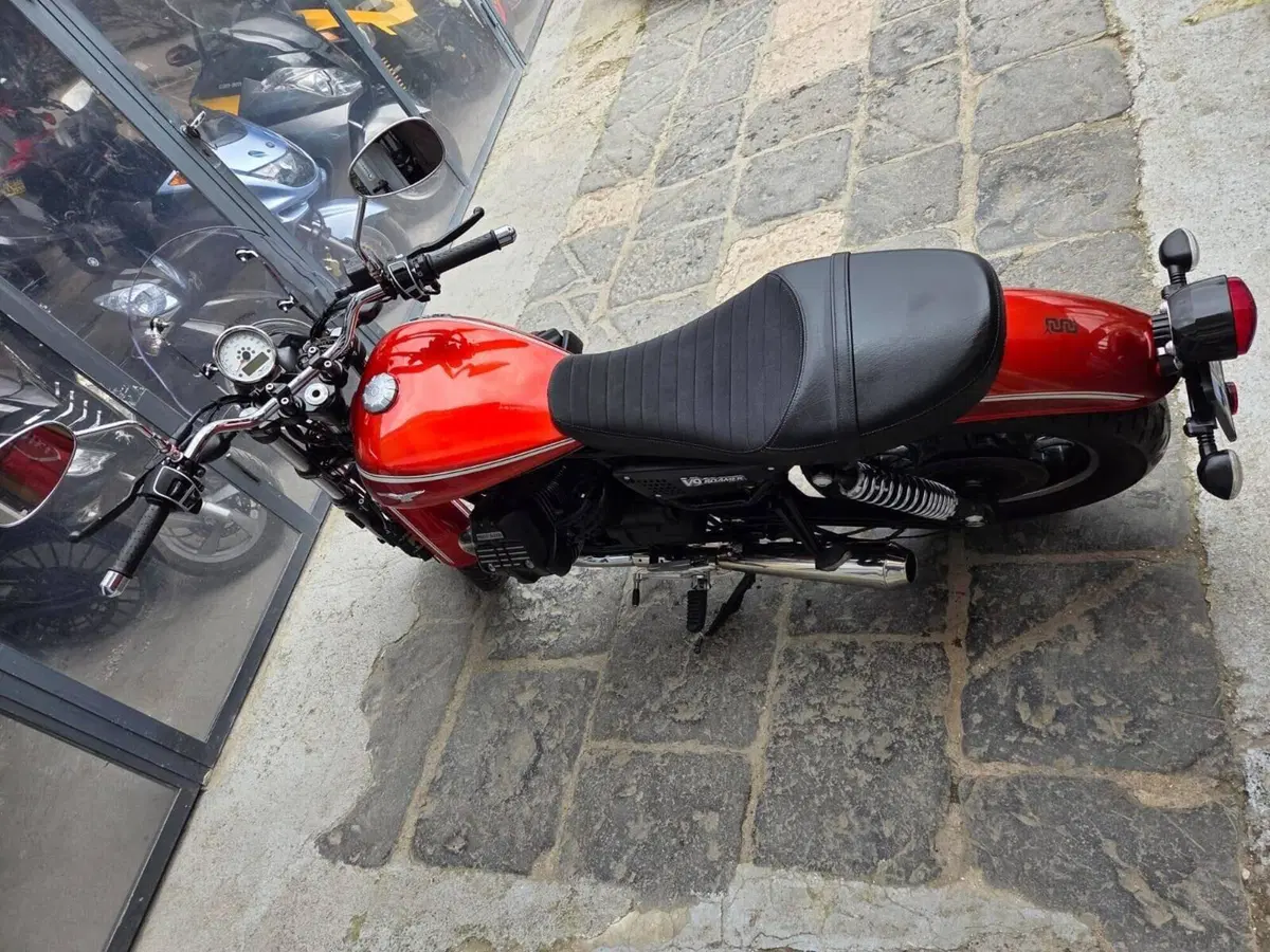 Moto Guzzi V9 Roamer (2016 - 18) (12)