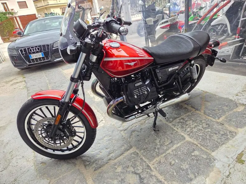 Moto Guzzi V9 Roamer (2016 - 18) (13)