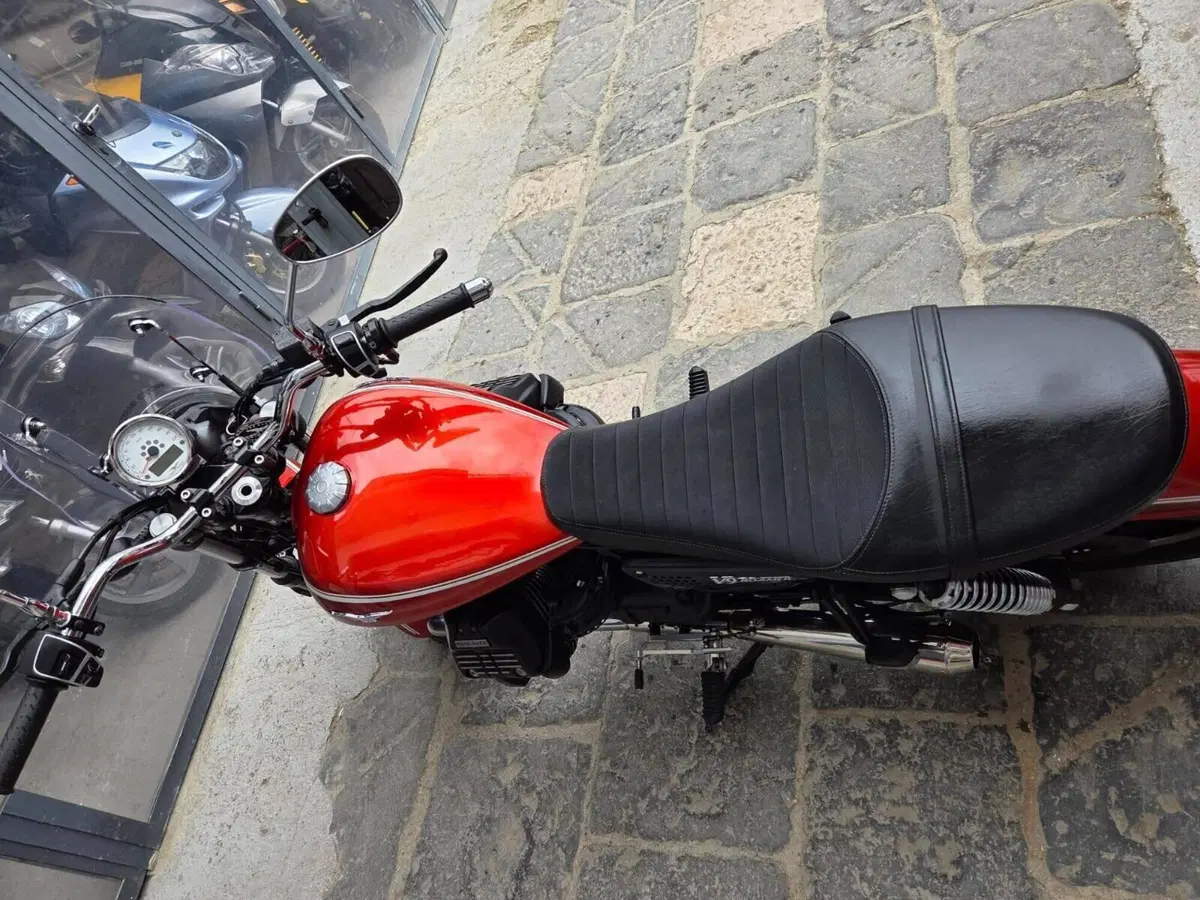 Moto Guzzi V9 Roamer (2016 - 18) (14)