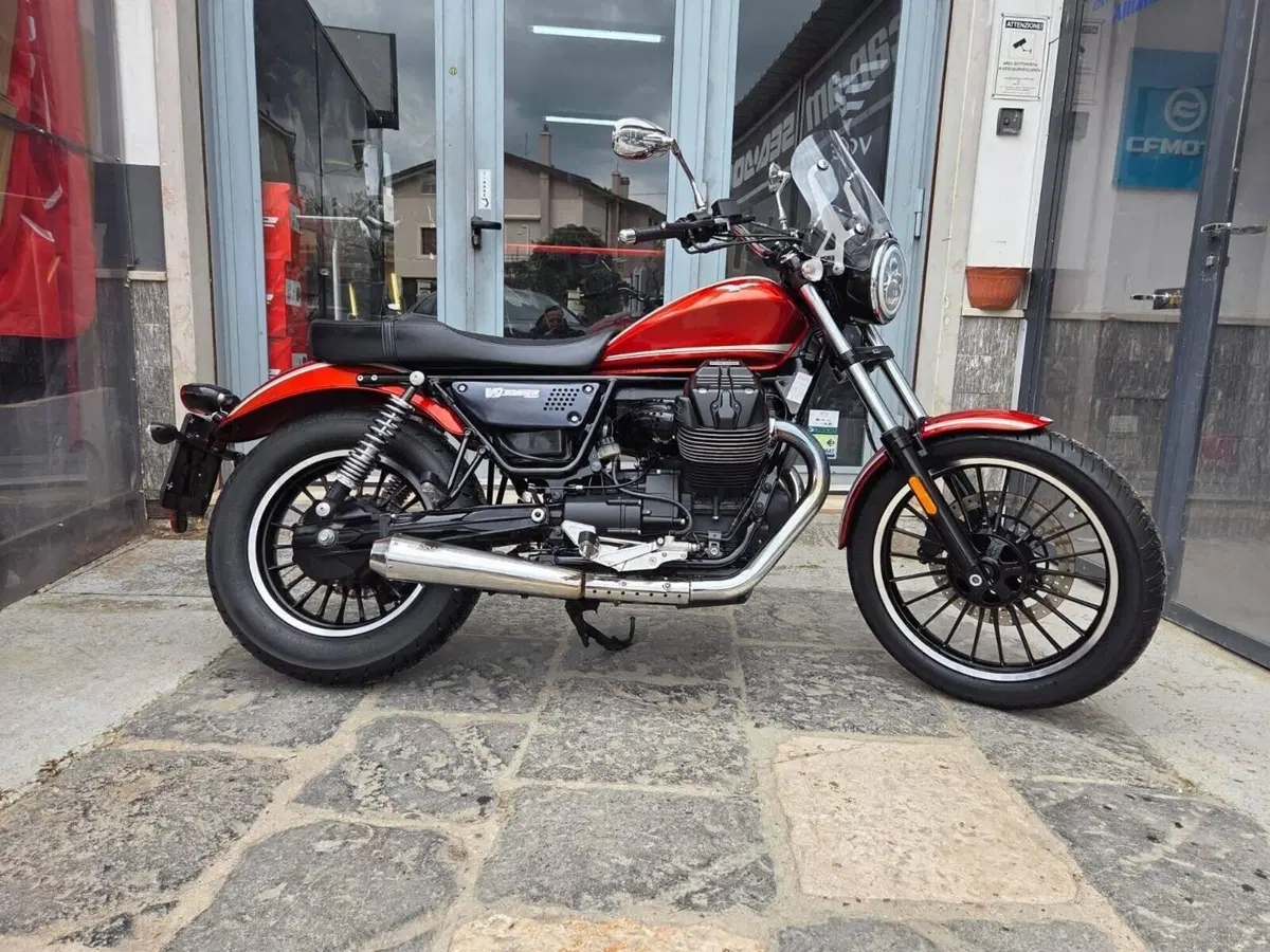 Moto Guzzi V9 Roamer (2016 - 18) (3)