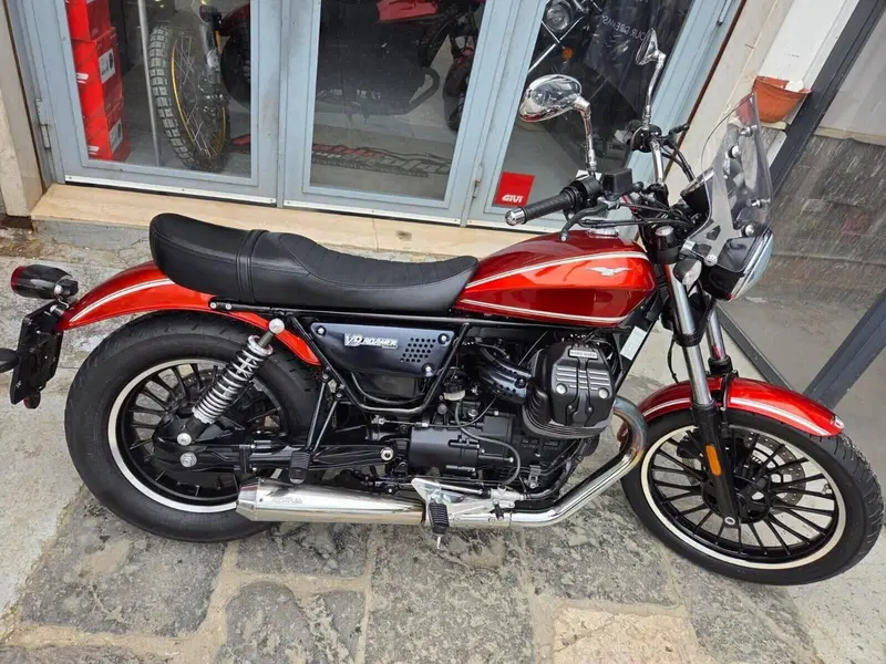 Moto Guzzi V9 Roamer (2016 - 18) (10)