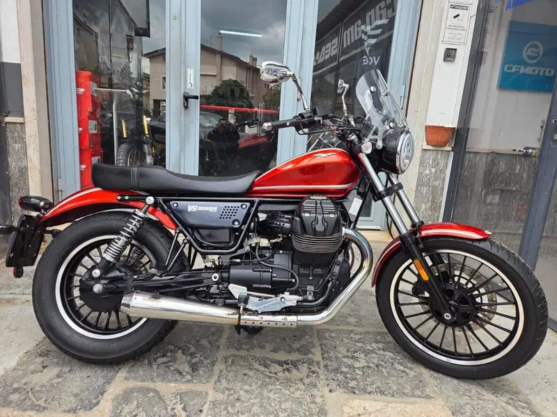 Moto Guzzi V9 Roamer (2016 - 18) (2)