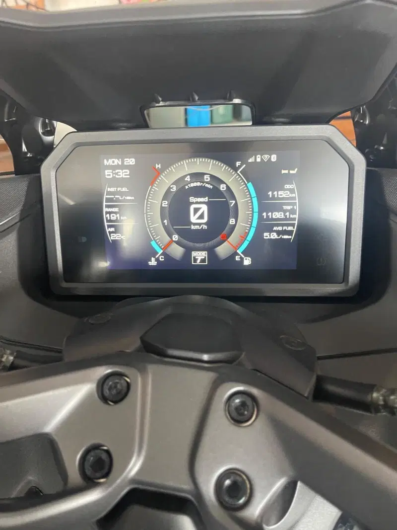 Yamaha T-Max 560 Tech Max (2025 - 26) (2)
