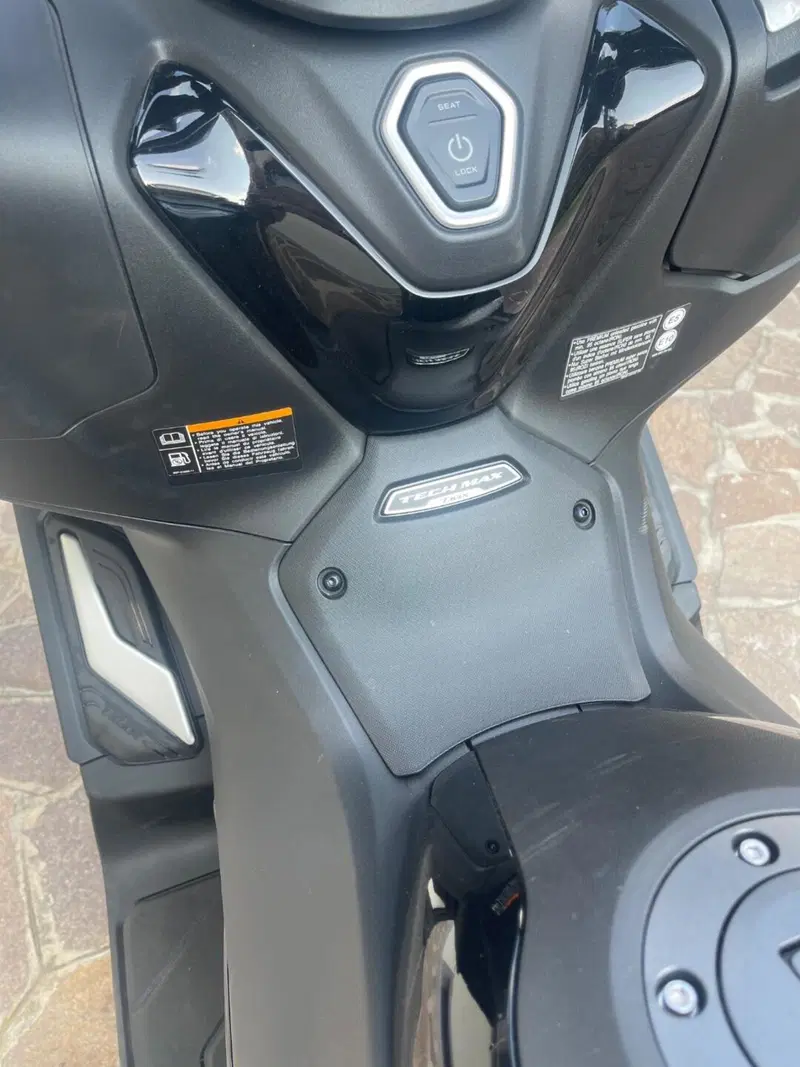 Yamaha T-Max 560 Tech Max (2025 - 26) (4)
