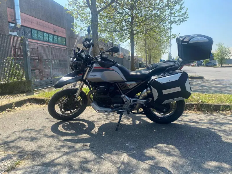Moto Guzzi V85 TT Travel (2021 - 23)