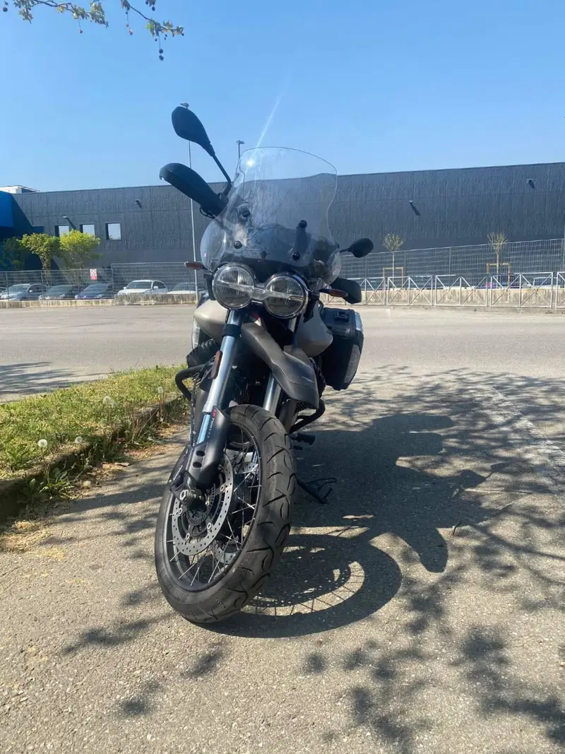 Moto Guzzi V85 TT Travel (2021 - 23) (3)
