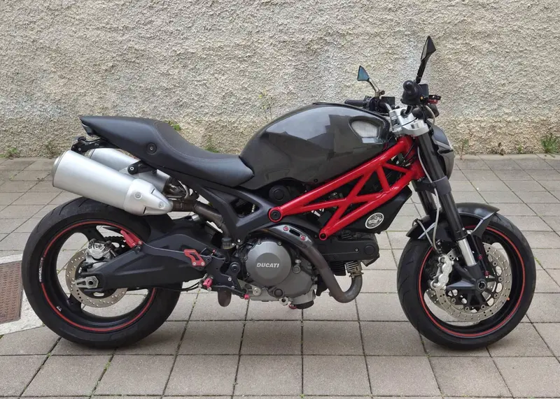 Ducati Monster 696 Plus (2007 - 14) (2)