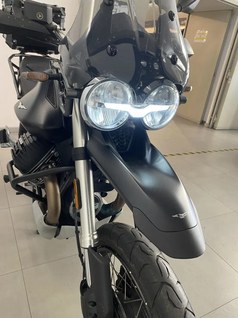 Moto Guzzi V85 TT (2021 - 23) (2)