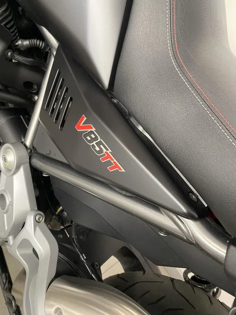Moto Guzzi V85 TT (2021 - 23) (3)