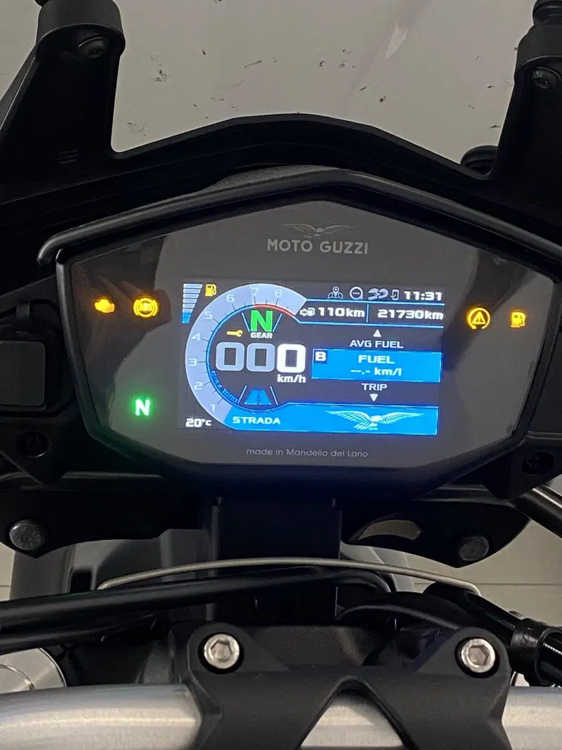 Moto Guzzi V85 TT (2021 - 23) (4)