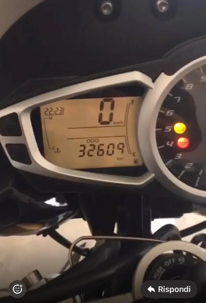 Triumph Speed Triple 1050 R ABS (2011 - 15) (3)
