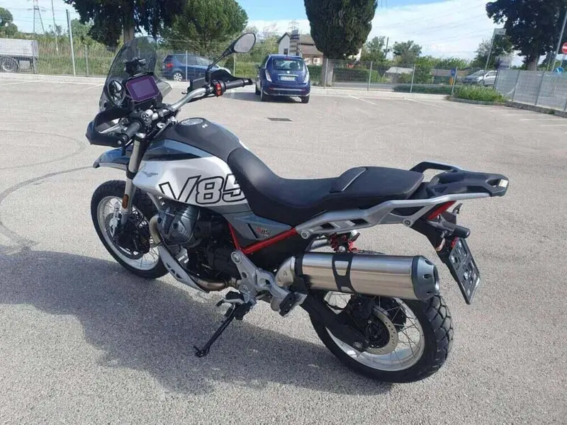 Moto Guzzi V85 TT (2024 - 26) (3)