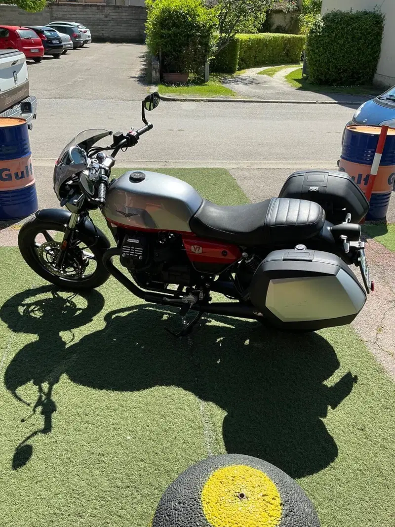 Moto Guzzi V7 Stone Corsa (2023 - 25) (2)