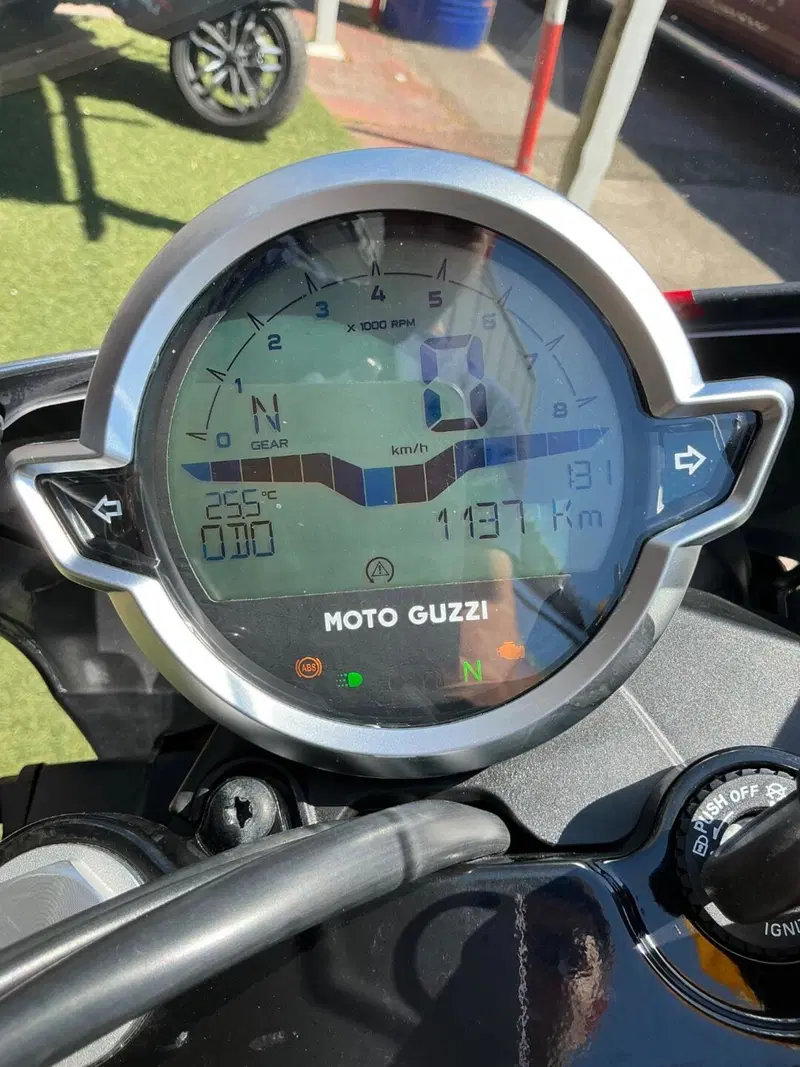 Moto Guzzi V7 Stone Corsa (2023 - 25) (5)