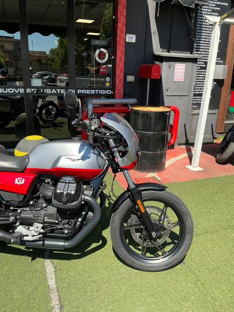 Moto Guzzi V7 Stone Corsa (2023 - 25) (8)