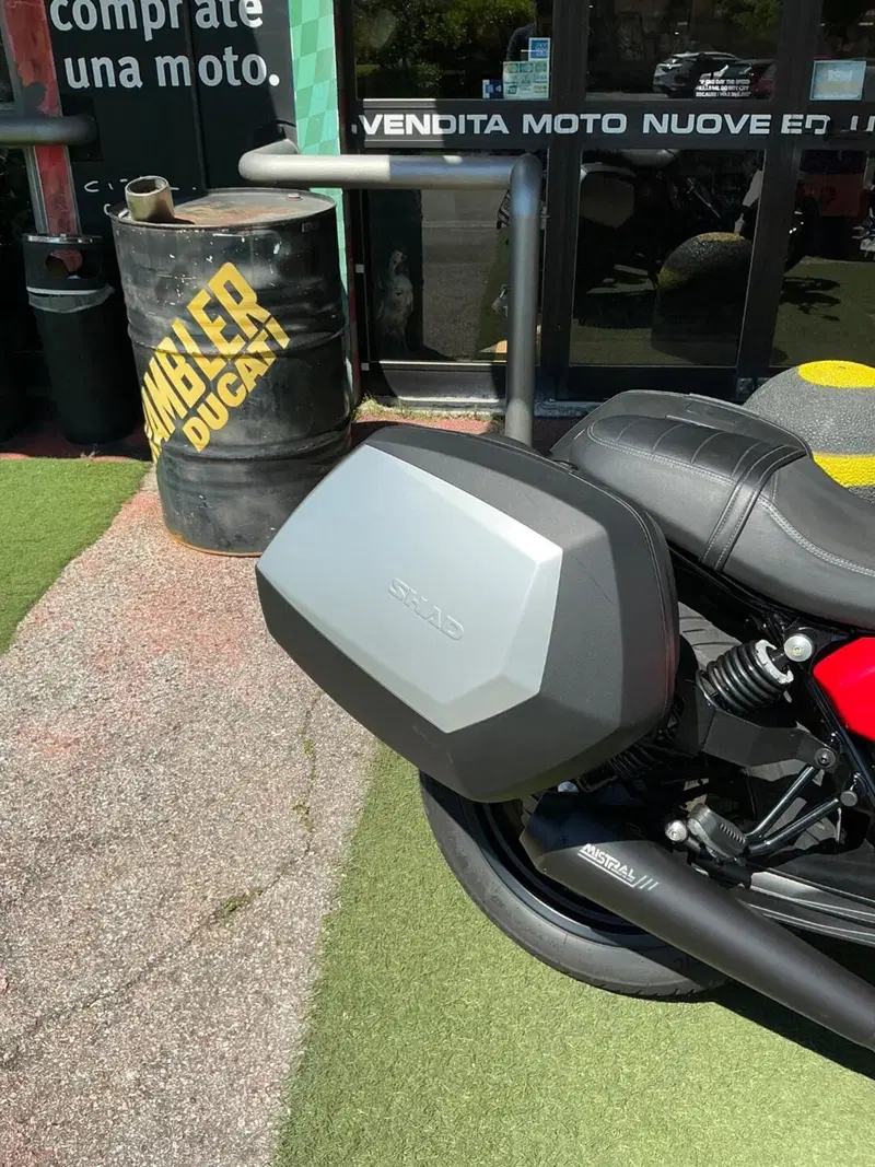 Moto Guzzi V7 Stone Corsa (2023 - 25) (9)