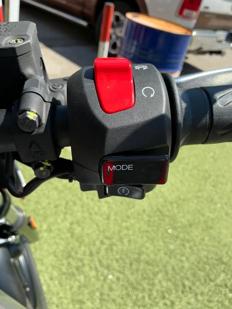 Moto Guzzi V7 Stone Corsa (2023 - 25) (13)