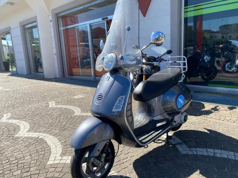 Vespa Granturismo 200 L (4)