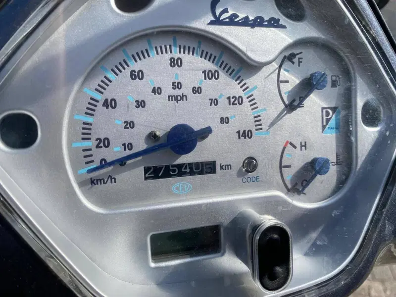 Vespa Granturismo 200 L (3)