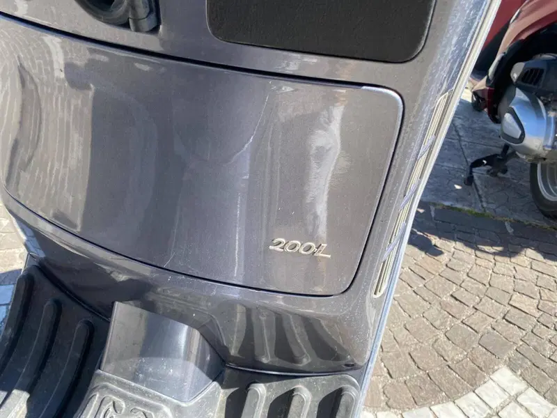 Vespa Granturismo 200 L (8)