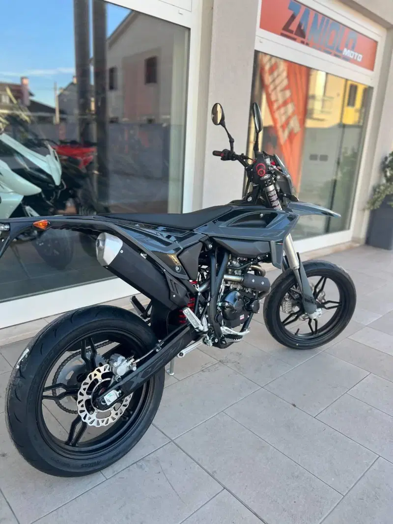 Betamotor RR 125 4T Motard T - X Special Edition (2025 - 26) (3)
