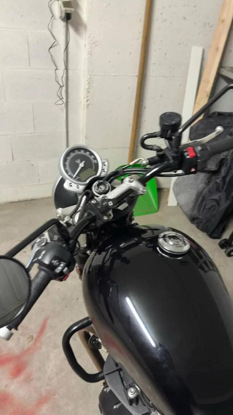 Triumph Street Twin 900 (2017 - 18) (5)