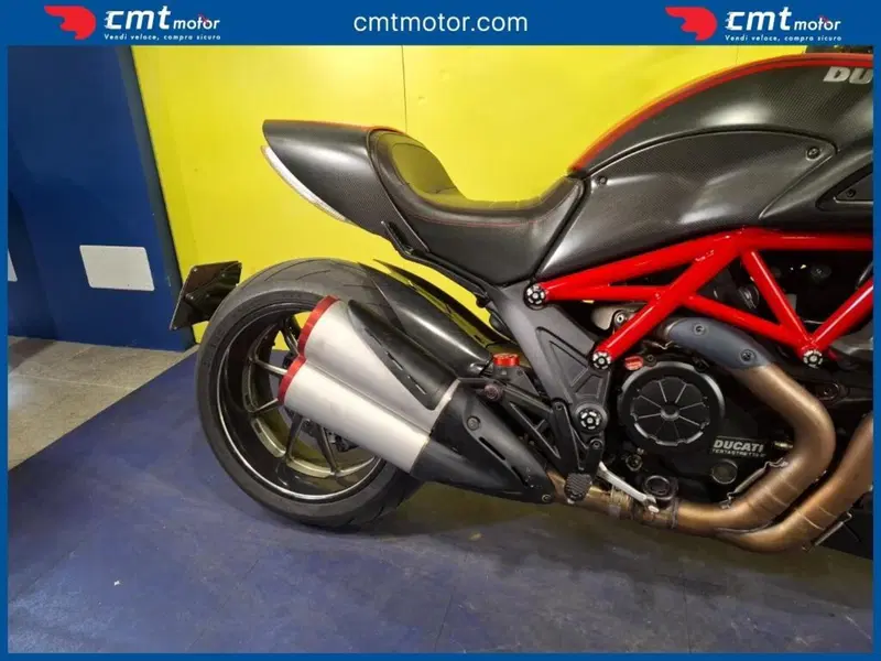 Ducati Diavel 1200 Carbon (2010 - 13) (4)