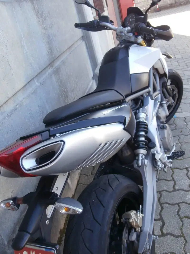 Aprilia Dorsoduro 750 (2009 - 14) (12)