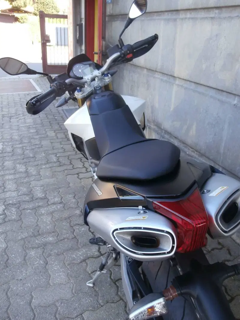 Aprilia Dorsoduro 750 (2009 - 14) (10)