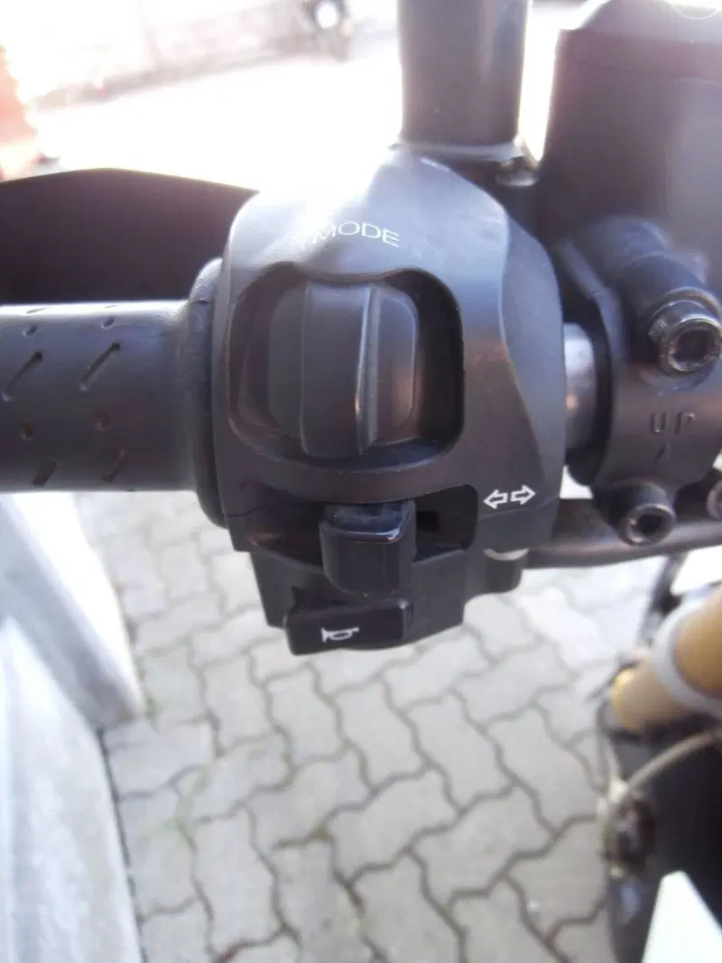 Aprilia Dorsoduro 750 (2009 - 14) (13)