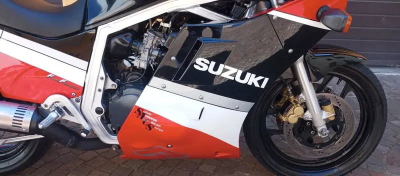 Suzuki GSX R 750 Prima vernice (3)