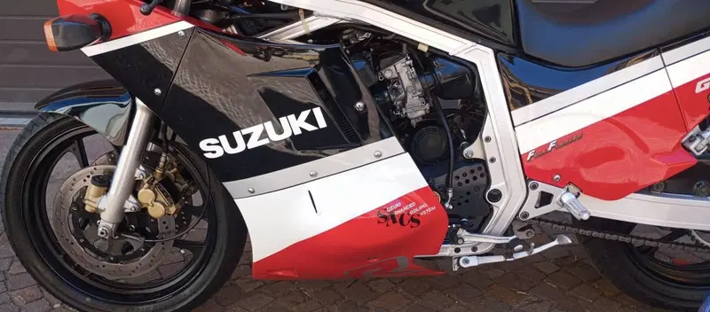 Suzuki GSX R 750 Prima vernice (10)